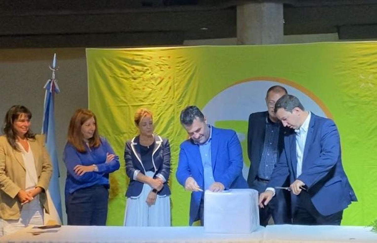 Luego de la apertura de sobres, hubo reunión cumbre en Villa La Angostura 