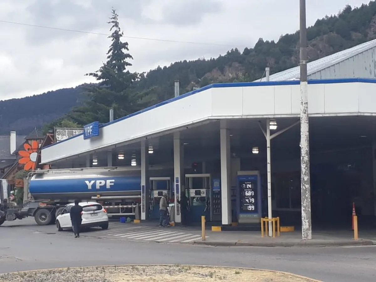 YPF ya cobra más caro el gasoil a autos extranjeros