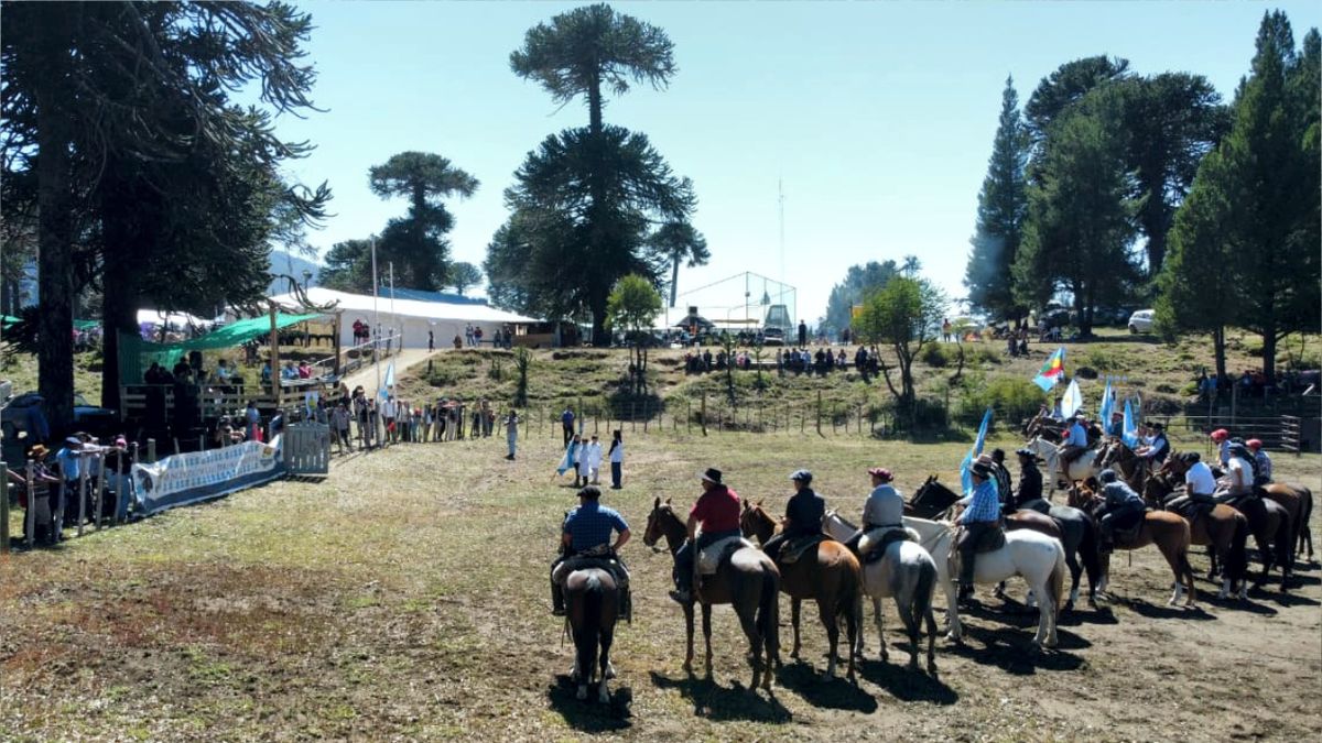 Fiesta de los Vecinos de Moquehue en Villa Pehuenia: hoy culmina el evento thumbnail