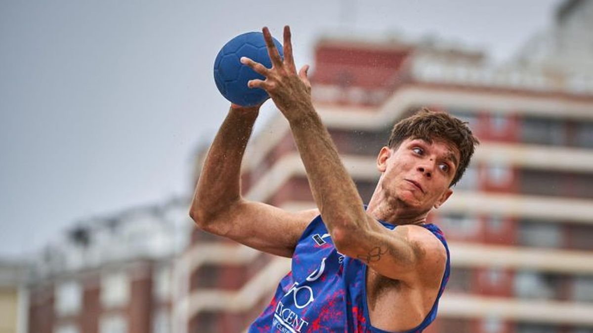 Deportistas de Neuquén en busca de clasificar para el mundial de beach handball thumbnail