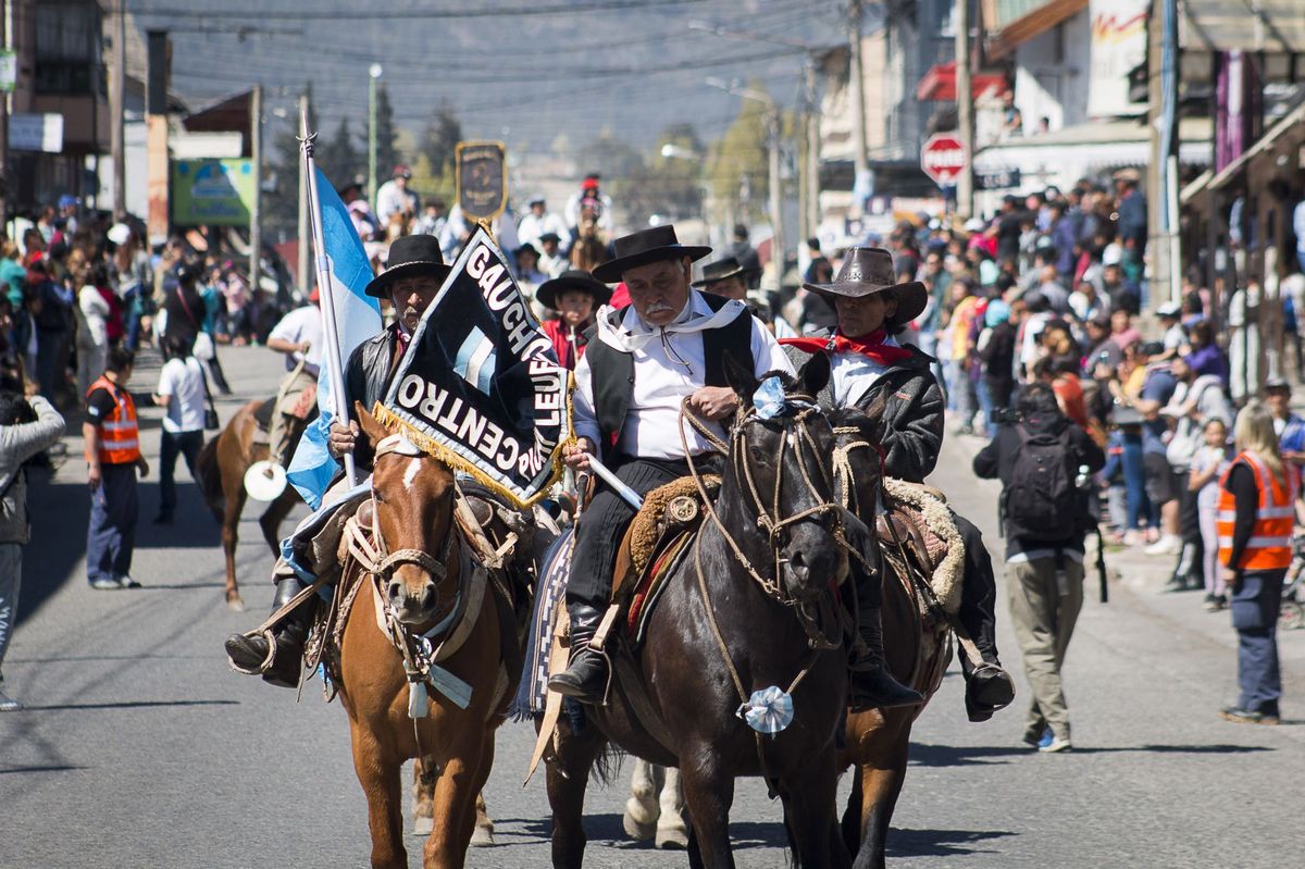 Bariloche: desfile por el Día de la Tradición