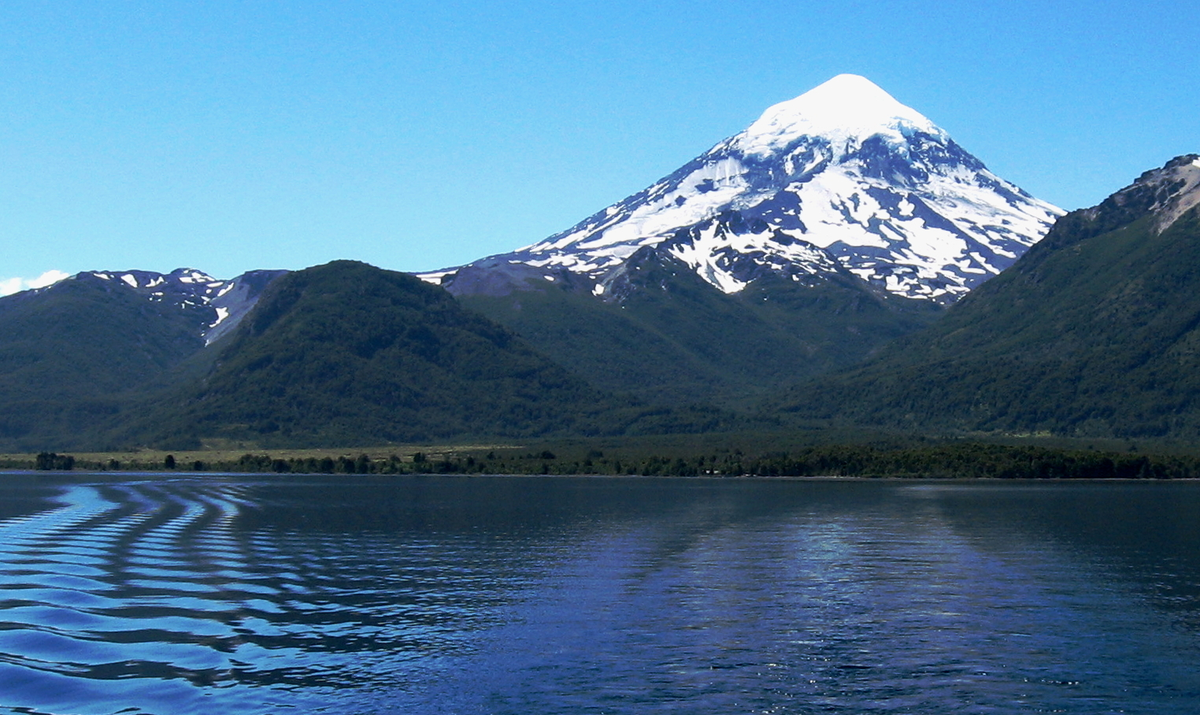 Parque Nacional Lanín: Gejipun Mapuche en la base del Volcán
