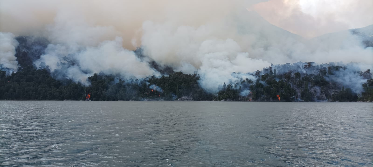 Incendio en Brazo Tristeza: el fuego sigue activo