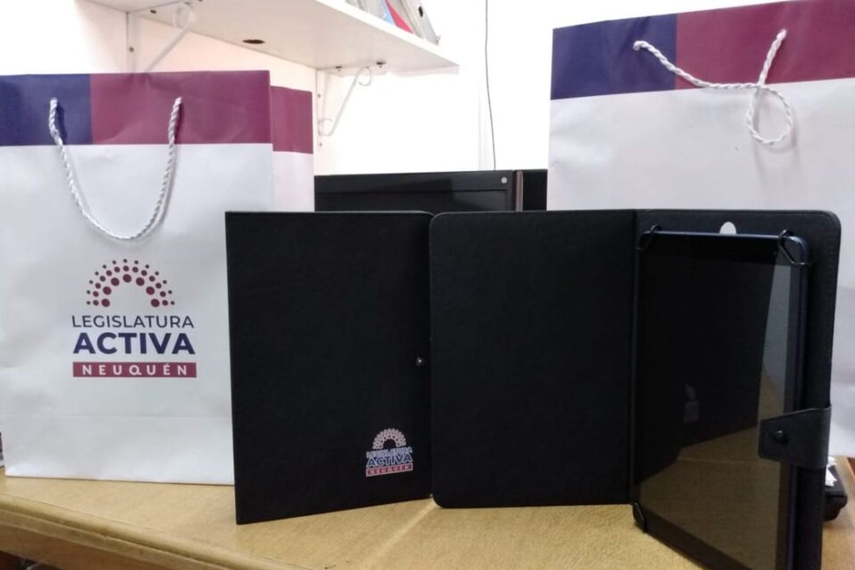 Emprendedores angosturenses recibieron tablets