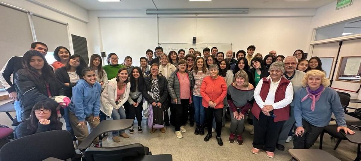 Bariloche: encuentro entre estudiantes de UPAMI y la UNRN
