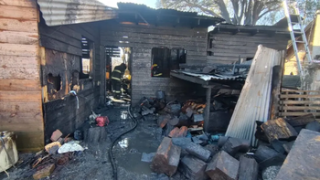 Un incendio destruyó tres viviendas en San Martín de los Andes