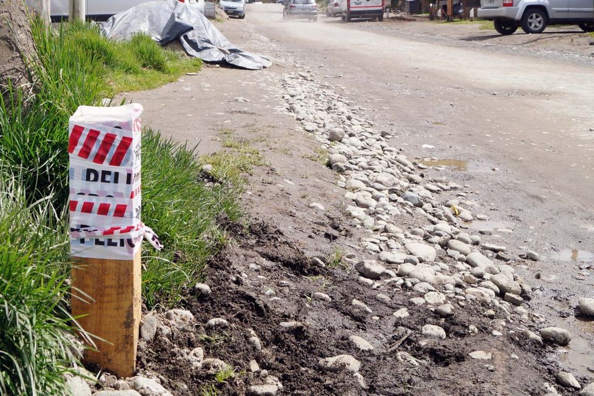 Marcación de veredas en el barrio El Mallín