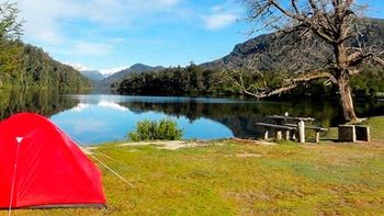 Conocé las opciones y tarifas para acampar en Villa La Angostura durante este verano