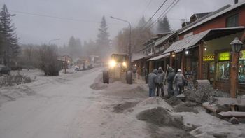 A diez años de la erupción del Volcán Puyehue: “Nadie en Villa La Angostura podía creer lo que estaba viviendo”