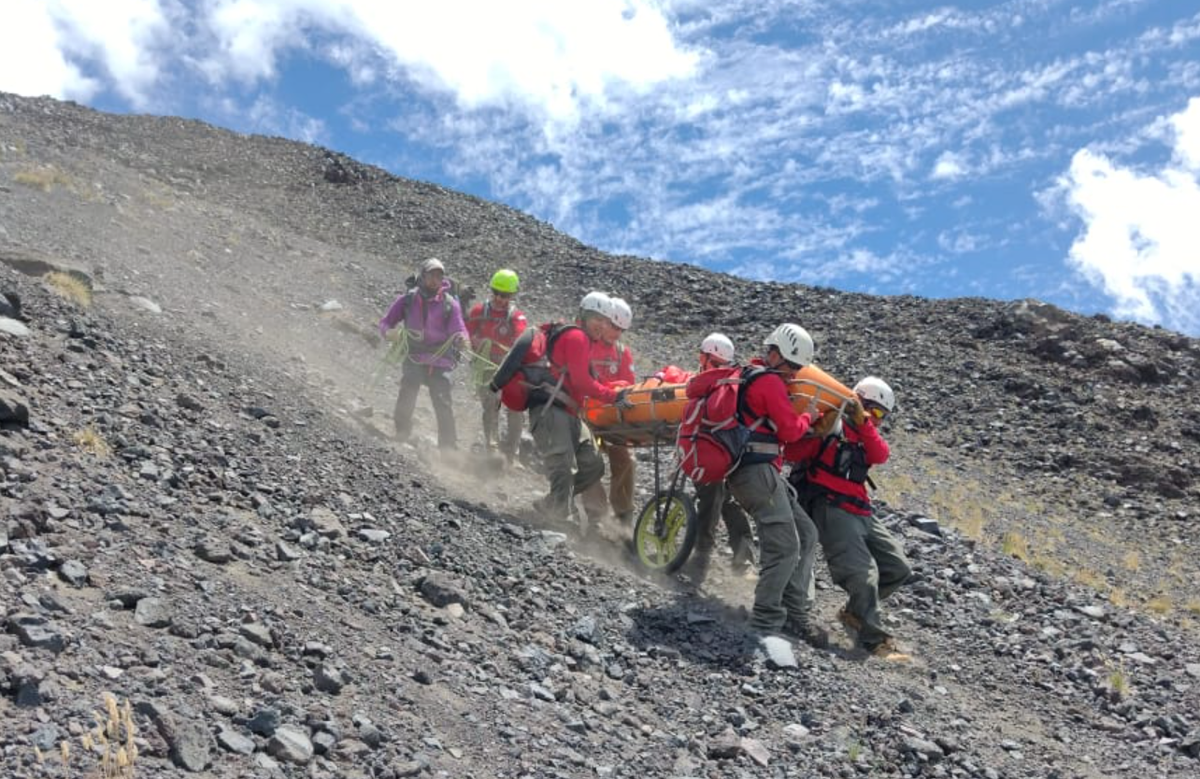 Volcán Lanín: Rescate y evacuación de una persona
