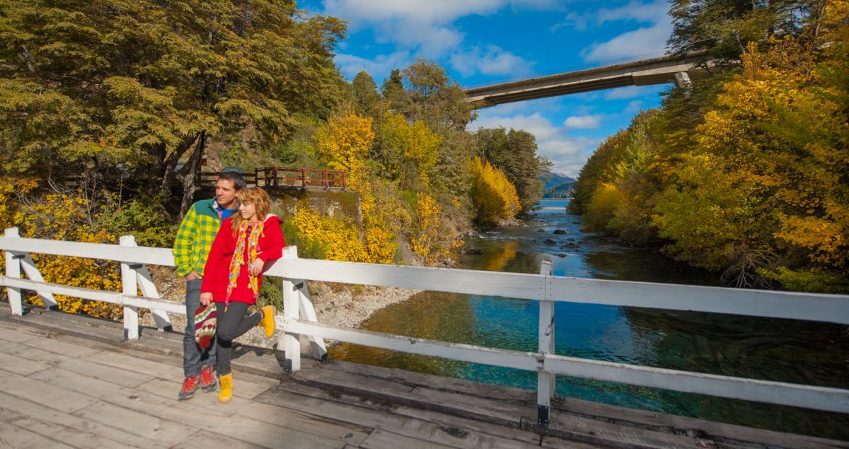 Villa La Angostura: los imperdibles Río y Lago Correntoso