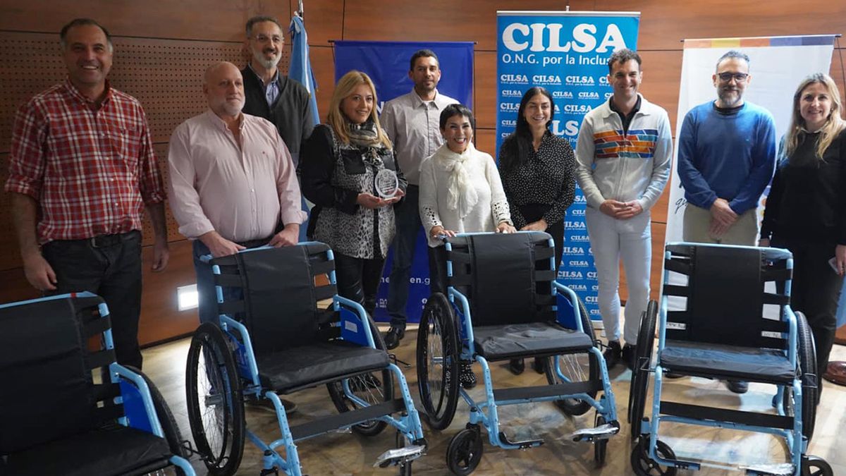 10 sillas de ruedas para el Hospital Castro Rendón thumbnail