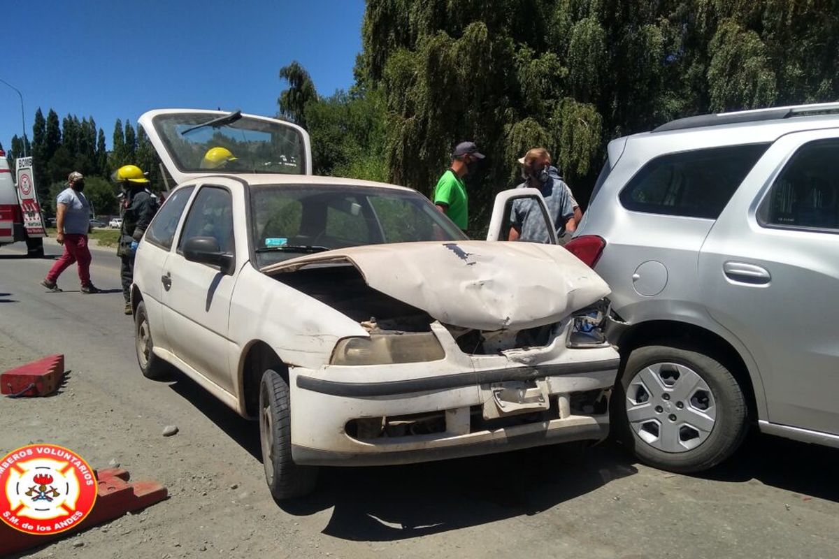 Trasladaron a un hombre al hospital tras un fuerte choque sobre Ruta 40