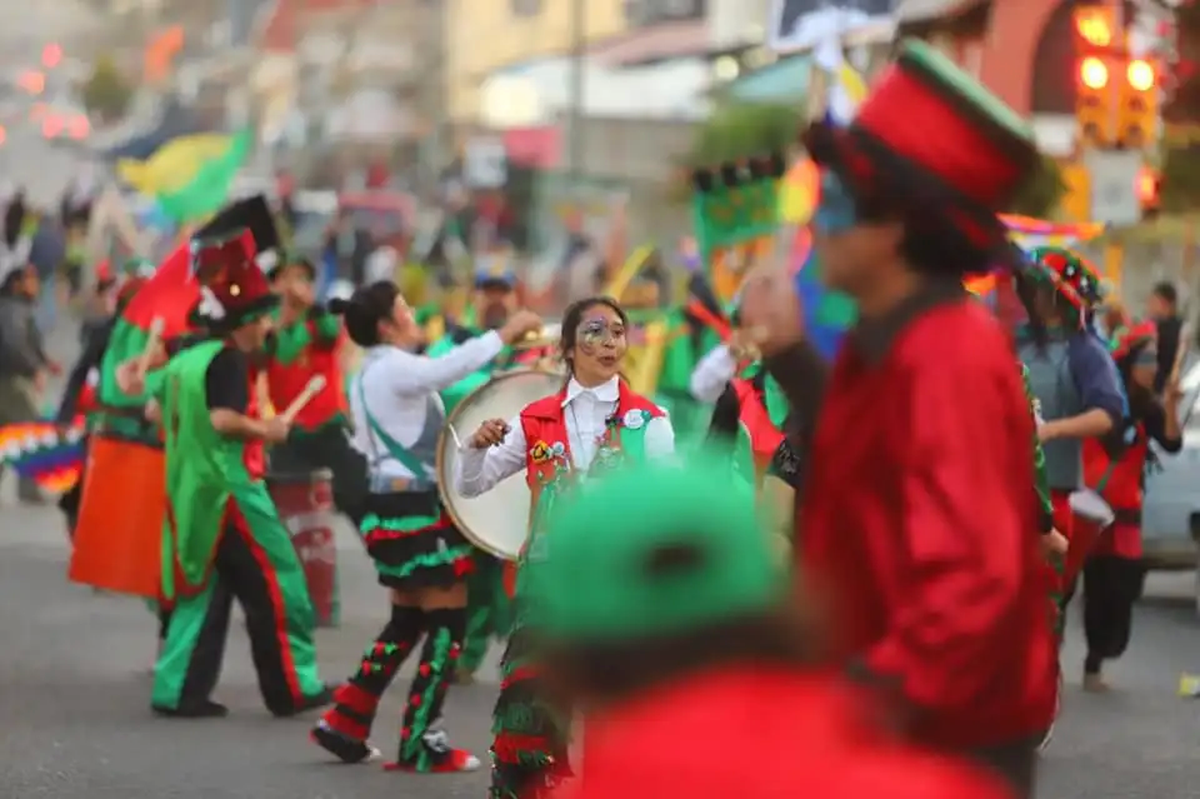 Bariloche: desfile Pre Carnaval de Murgas y Comparsas