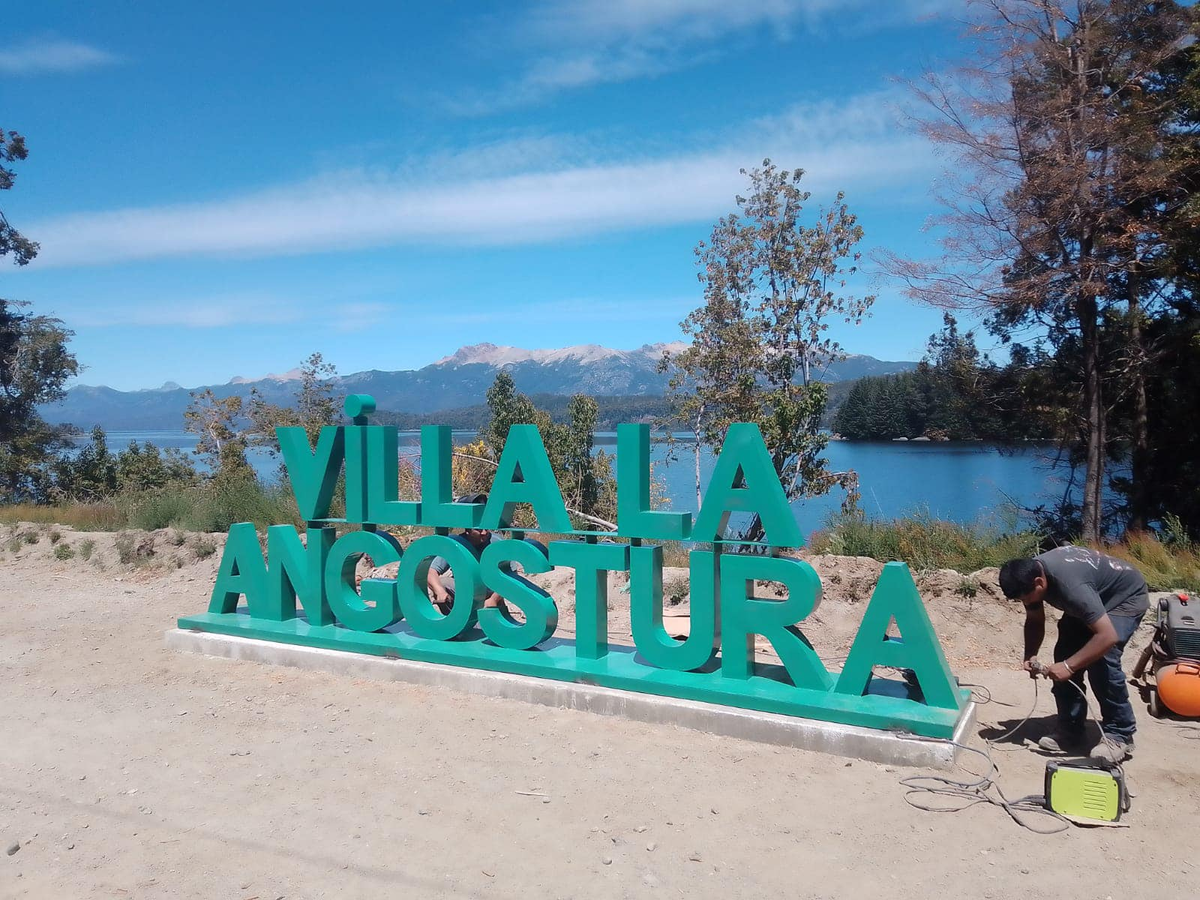 Villa La Angostura: nuevo cartel en la localidad