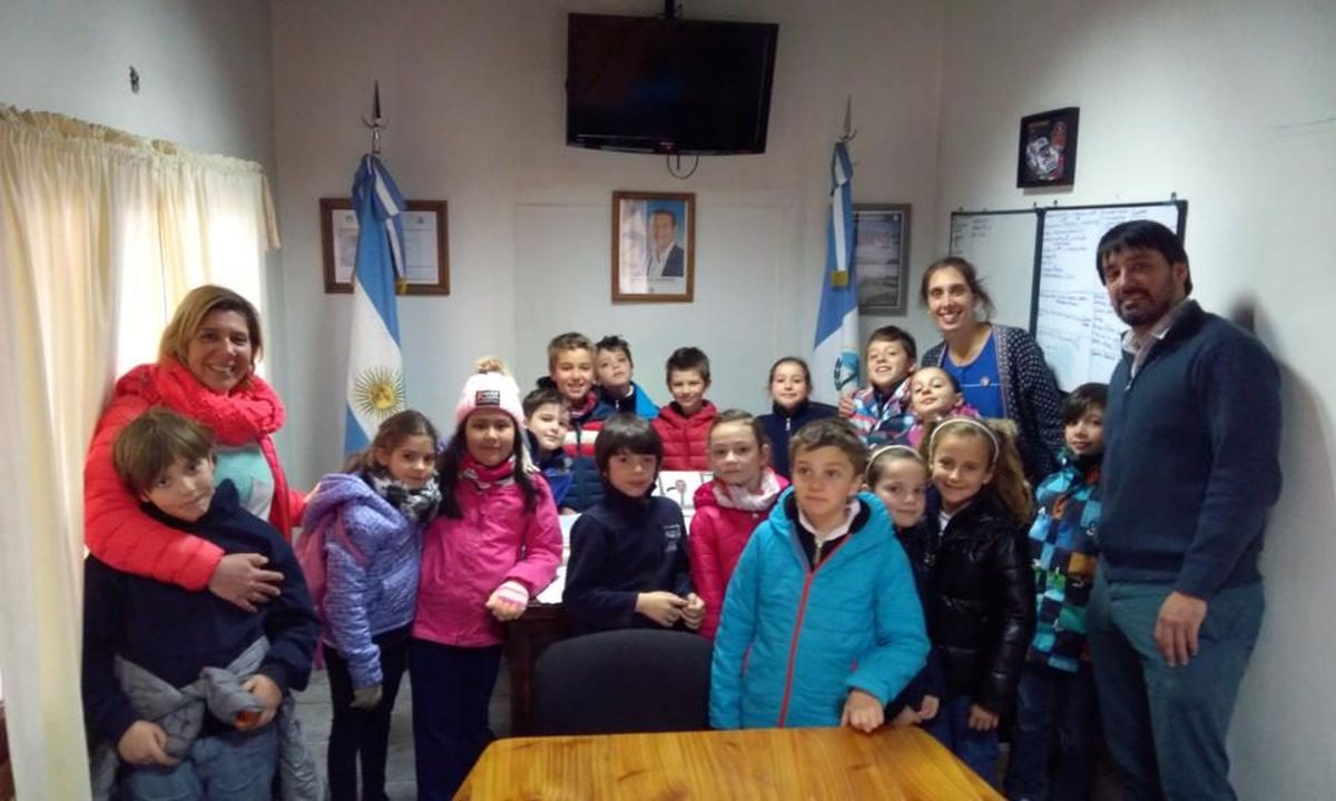 Estudiantes de la Escuela de los Andes visitaron la Municipalidad