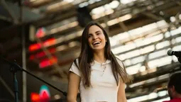 Manu Martínez, la hija de Ciro, llegará a Neuquén para mostrar su propia obra
