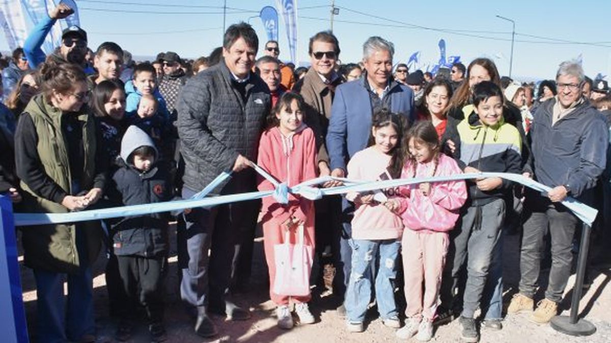 Rolando Figueroa anunció el lanzamiento de una línea de créditos para viviendas en Neuquén thumbnail