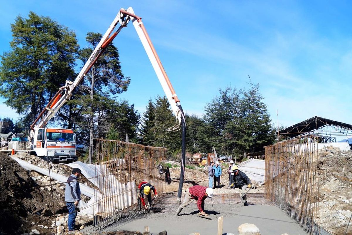 Avanza la obra del puente que conecta los lotes sociales