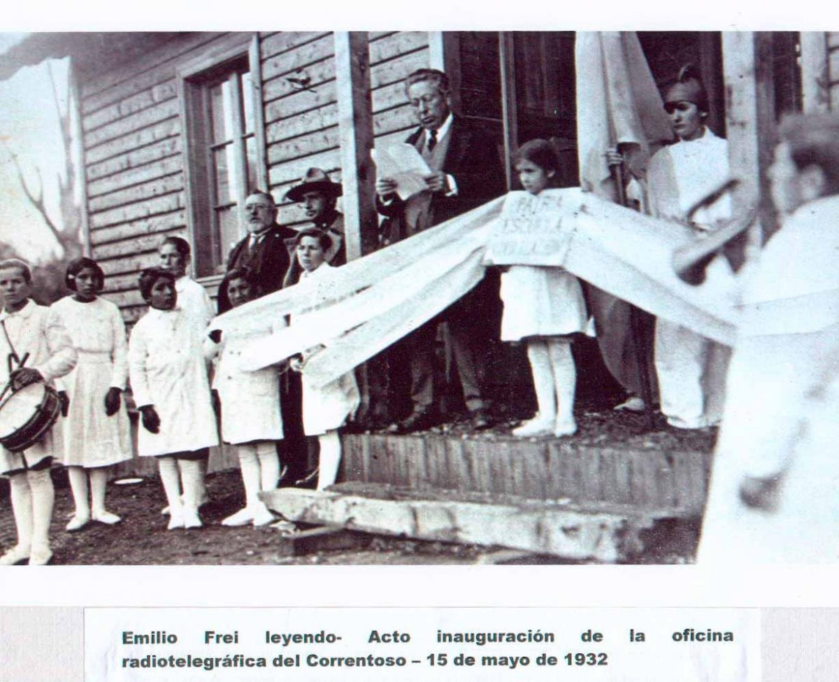 Inauguración de la oficina radiotelegráfica que sería el origen de la fundación de Villa la Angostura