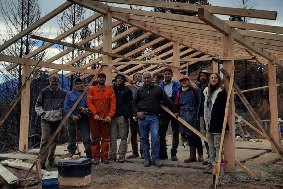 Los voluntarios angosturenses construyeron en tiempo récord seis casas en la Comarca Andina