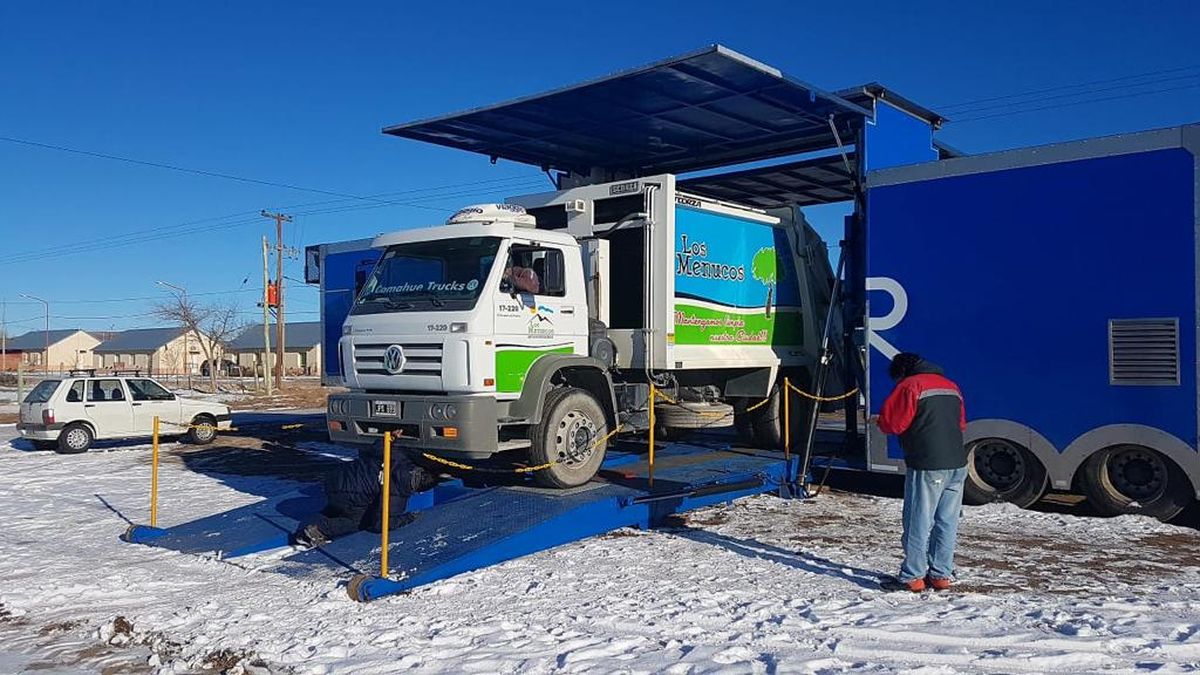El móvil de la Planta Verificadora Vehicular en Villa La Angostura.