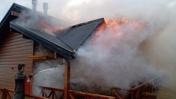 Incendio destruyó un complejo turístico en Cerro Chapelco
