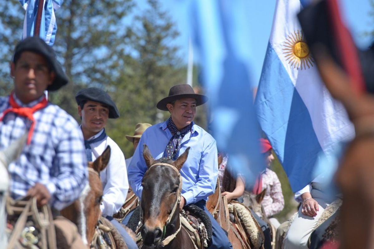 Rolando Figueroa: “de Norte a Sur y de Este a Oeste los neuquinos respetamos nuestra soberanía y tradición”