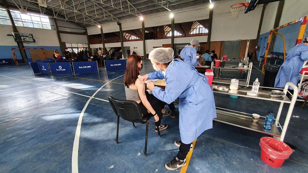 Villa La Angostura: jornada de vacunación en el Hospital